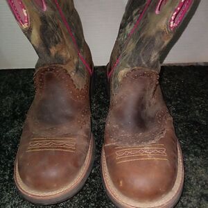 Ariat womens 8B Fatbaby Cowgirl Western Boots Leather Pink camo 10006854
